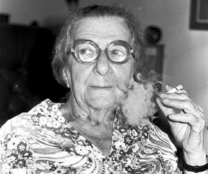 ГОЛДА МЕИР -. УМЕТЬ ПЛАКАТЬ С ПЕРЕПОЛНЕННЫМ СЕРДЦЕМ И СМЕЯТЬСЯ…