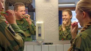 Почему в норвежской армии женщины и мужчины не стесняются жить и спать в общих казармах