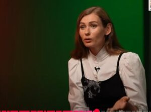 Разговор украинки и россиянки. Луна о войне, разводе и новой жизни в Испании / А поговорить?…  Видео