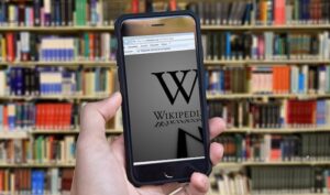 ИИ будет автоматически проверять все факты в «Википедии»