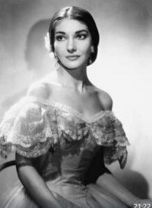 Это очень странно — такая великая и богатая женщина осталась одна.