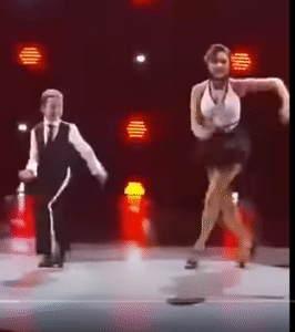 Юный Макрон танцует с невестой будущей женой  Видео