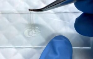 В Израиле придумали биоклей, который заменит швы при операциях