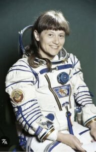 «Я не просто видела пустоту. Я чувствовала, что меня видят. Я не одна была там. Космос — это не пустота. Это взгляд».