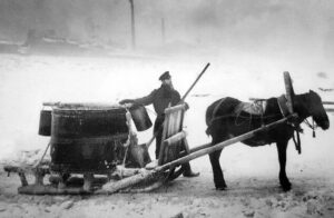 Почему же воду возят на обиженных?