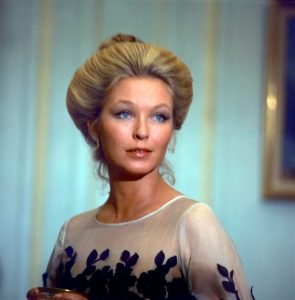 Марина Влади известна у нас как жена Владимира Высоцкого, в Европе же все с точностью до наоборот