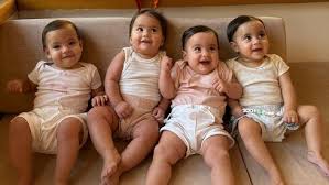 Израильская гей-пара стала родителями четырех близнецов