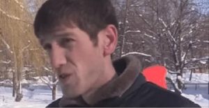 Я услышал, как девочка сказала: «Я домой хочу. Отпустите»