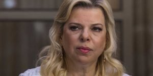 Жена Бен-Гвира пришла на встречу с Сарой Нетаниягу с пистолетом за поясом (фото)