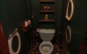 Как жили в советских коммуналках: душ по графику, именные сидения для унитаза и другие негласные законы