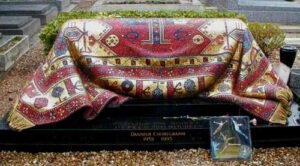 Мозаичный ковер на могиле Рудольфа Нуриева