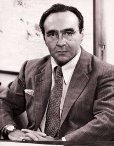 Звали его Якоб Броновски…