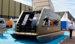 Дом на колесах Caracat легко трансформируется в катамаран для морских путешествий