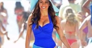 Вечер. Ресторан. Читаю меню. Вдруг мой взгляд привлекают женские ноги. Что за стильная красотка? Поднимаю глаза…