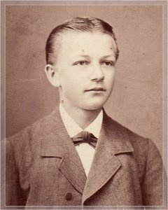 Как простые стекляшки стали дороже алмазов, или Захватывающая история кристаллов Swarovski