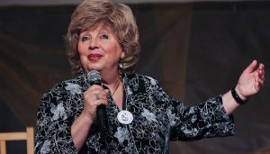 «Сегодня кто-то продавал на перекрестке счастье»  Прекрасный стих