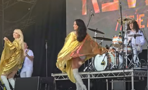 Glastonbudget (2025) — Abba Revival — 'Dancing Queen'  Видео