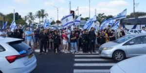 Когда израильтяне взывали об освобождении заложников, Нетаниягу очернил протестующих