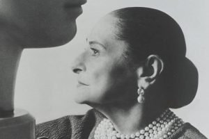 Мадам лежала на смертном одре в номере римского отеля.