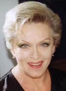 «Когда оглянулась, то поняла, что впереди ничего нет, что жить надо было жаднее…»