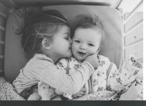 Фото о том, что иметь брата или сестру — это огромное счастье