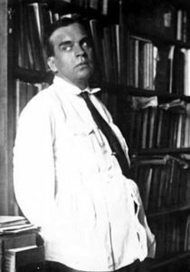 50 лет. Ахматова была уверена, что она едет "выходить замуж"