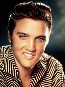 Винтажные фотографии Элвиса Пресли и Натали Вуд в «конфетно-букетный период»  Видео