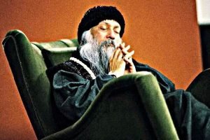 «О чём не стоит рассказывать даже лучшим друзьям»: 2 мудрые цитаты Ошо о том, какие вещи нужно держать в тайне