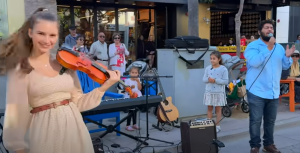 Маленькая девочка спрашивает, знаю ли я «Хаву Нагилу», и её отец затмевает всех  Видео