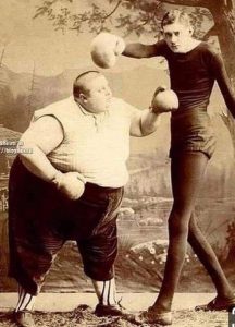 В далёкой провинции, грабители зашли в банк.