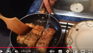 Пирожки с вишней из мацы [Кухня с акцентом] от Натии Шаташвили  Видео