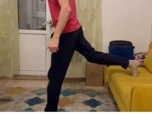 Упражнение восстанавливает силу ног  /От редакции/ Видео