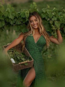 "Добрые слова могут быть кратки, но их эхо поистине безгранично." Мать Тереза