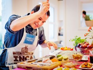 Муж-домохозяин, жена зарабатывает: возможно ли счастье?