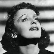 Рассказывает Эдит Пиаф.