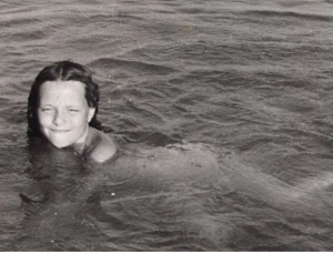 Мужчина увидел голых женщин в своем пруду. Ответ гениален!