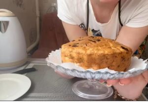 Овсянка и яблоки .  Видео