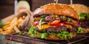 Насколько гамбургер укорачивает жизнь? Ученые подсчитали в минутах
