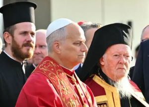 Папа римский Лев XIV и Вселенский патриарх Варфоломей в Стамбуле