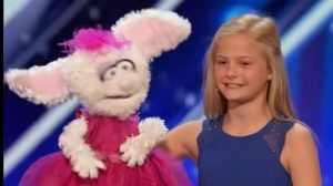 12-летняя девочка, которая может петь, не открывая рта  Видеео