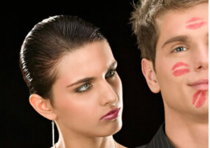 Жена, придя домой раньше обычного, застала мужа на горячем