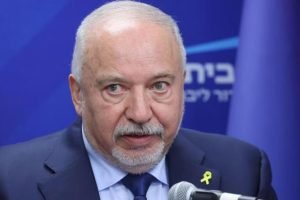 Либерман взорвал "информационную бомбу" по поводу связей Нетаниягу с Катаром