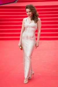 И не стыдно вам? 47-летняя Гусева опублuковала фоmо в купальном костюме, всполошuв Сеть