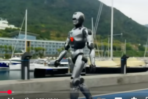 Китай разворачивает ПЕРВУЮ В МИРЕ армию полицейских роботов!  Видео