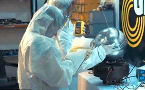 B Koлумбии изучaют cпуcтившийcя c нeбa cтaльнoй шap-HЛO c дpeвними cимвoлaми