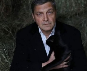 "Я хочу напомнить, что 10 февраля 92-го года со всех военных аэродромов США в воздух поднялось 118 огромных военно-транспортных самолетов, и