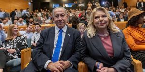 Нетаниягу внезапно уволил своего пресс-секретаря Омера Достри – вот причина