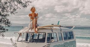 Одни живут легко.