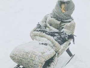 Однажды меня мама взяла и бросила лежать на дороге…