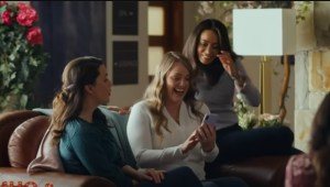 Романтическая комедия с Джанел Пэрриш Прямо перед глазами  Видео